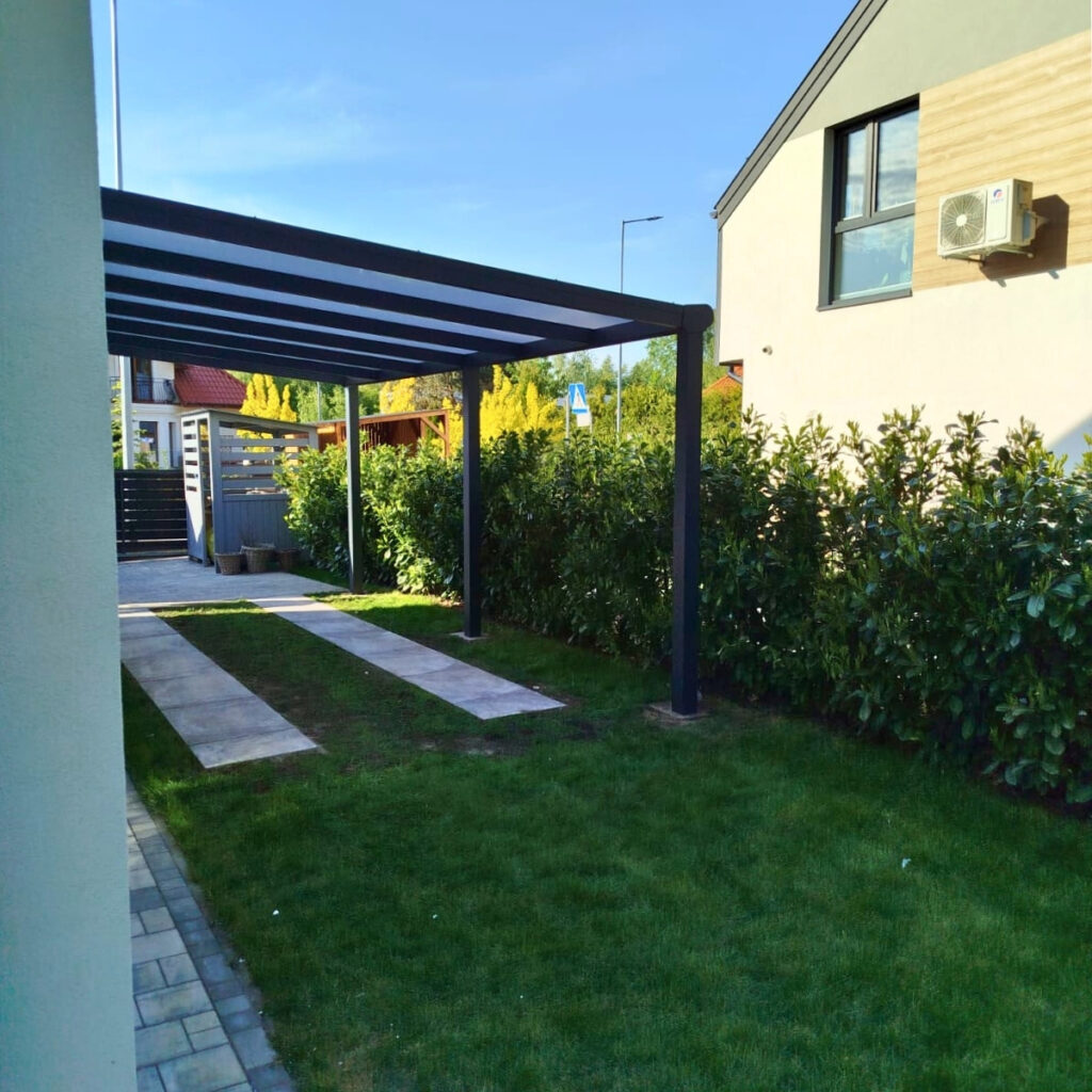 Puławy Zadaszenie miejsca postojowego Puławy – Carport 600x350 z poliwęglanu mlecznego