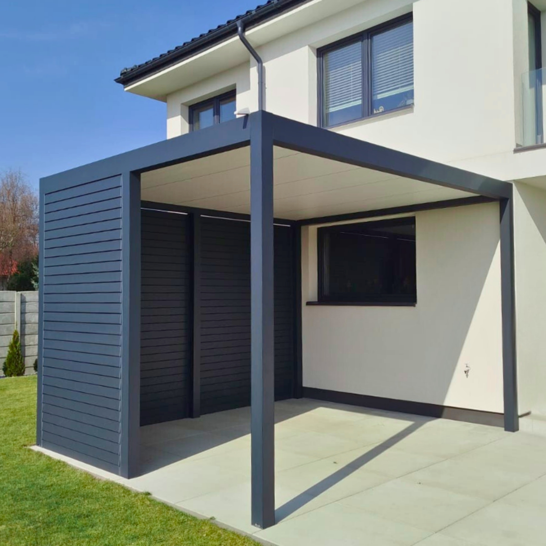 Płouszowice-Kolonia Pergola Płouszowice-Kolonia z aluminiową konstrukcją i lamelami