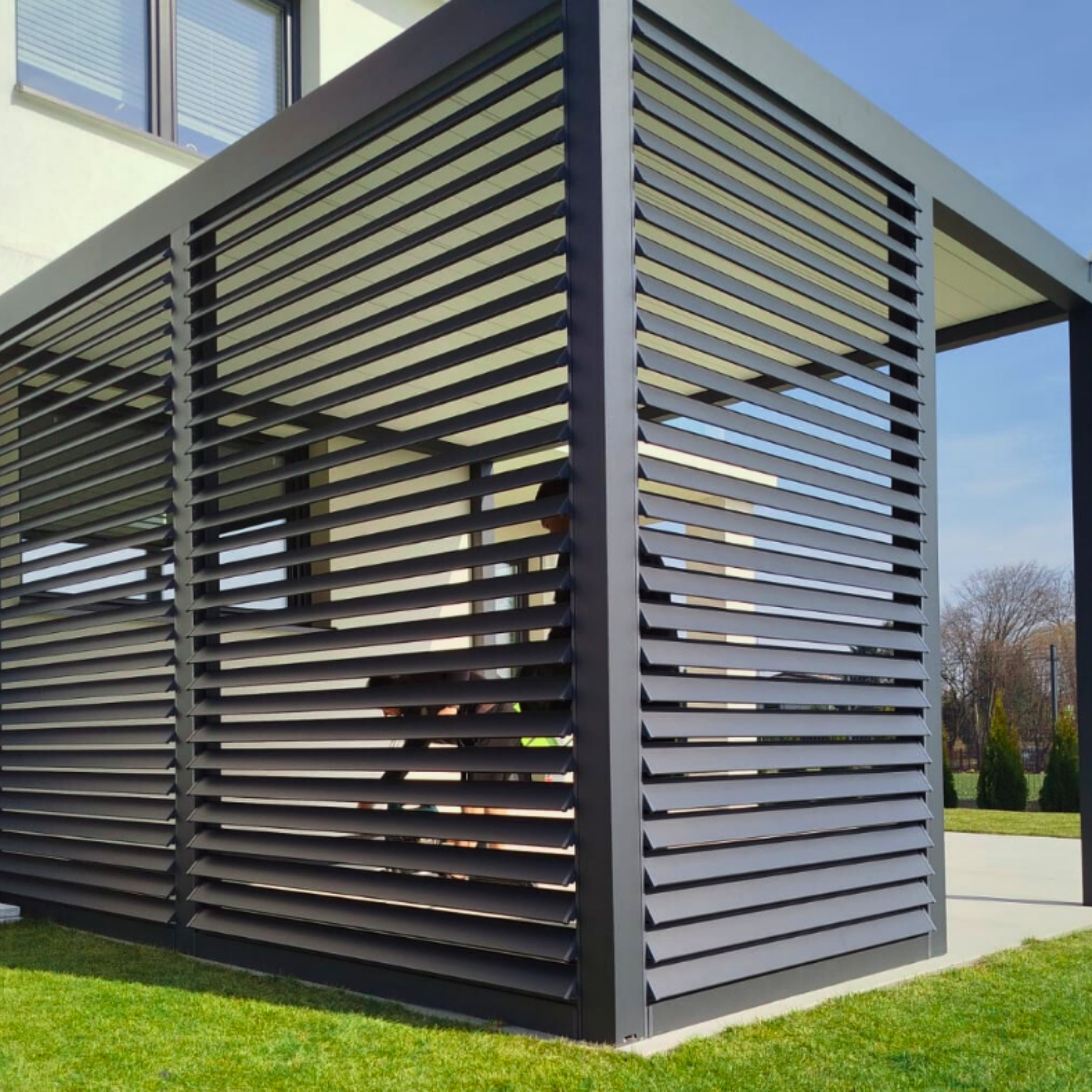Płouszowice-Kolonia Pergola Płouszowice-Kolonia z aluminiową konstrukcją i lamelami