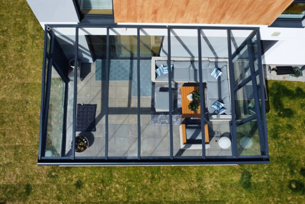 Jakubowice Konińskie Zadaszenie tarasu Jakubowice Konińskie – szklana zabudowa z aluminiową konstrukcją