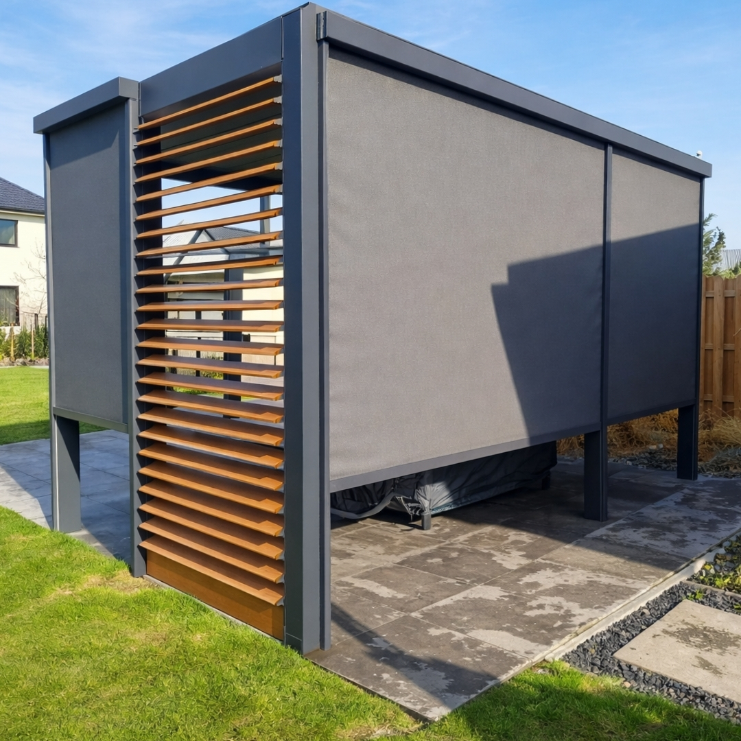 Pergola lamelowa w Kocku z bocznymi lamelami winchester i roletami ZIP