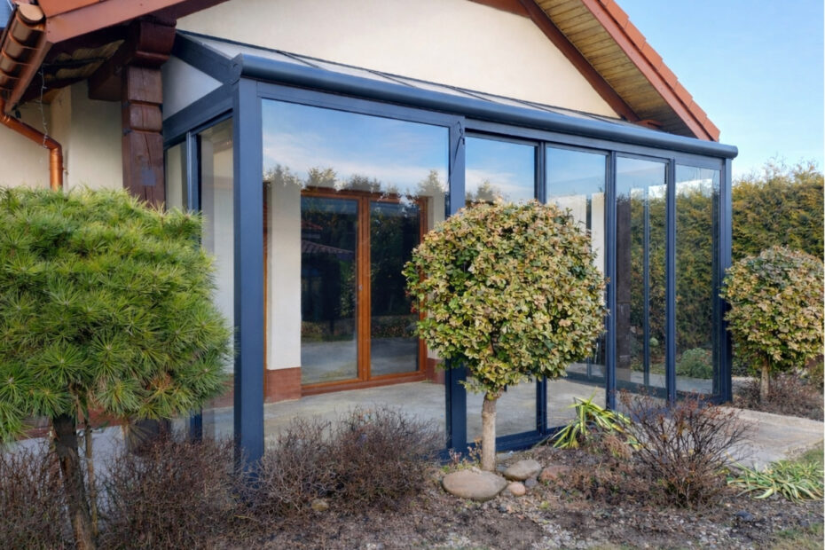 Zadaszenie tarasu w Kozubszczyźnie z zabudową ramową i poliwęglanem 16 mm