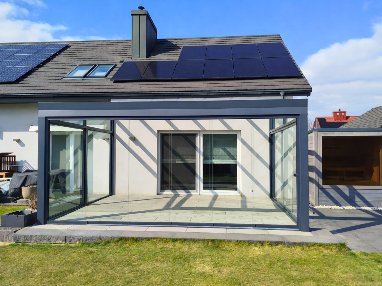 zadaszenie tarasu Prawiedniki szkło 560x400 zabudowa bezramowa