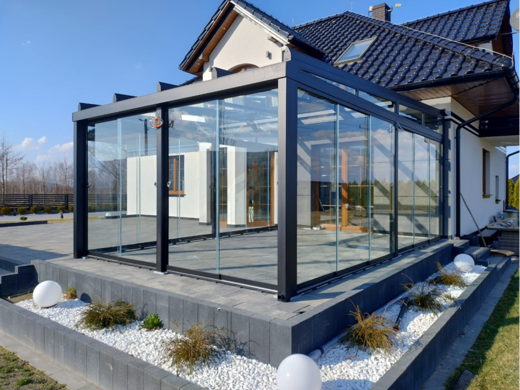 Duże zadaszenie tarasu 400x600 Mirocice szkło zabudowa rolety