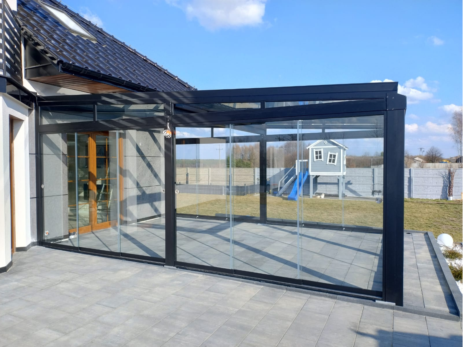 Duże zadaszenie tarasu 400x600 Mirocice szkło zabudowa rolety